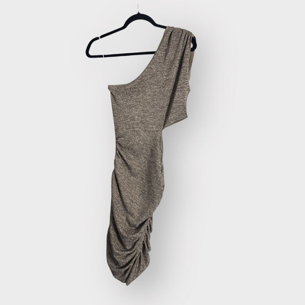 NEW Noughts and Kisses bronze metallic one shoulder rouched dress with open side - Picture 2 of 9